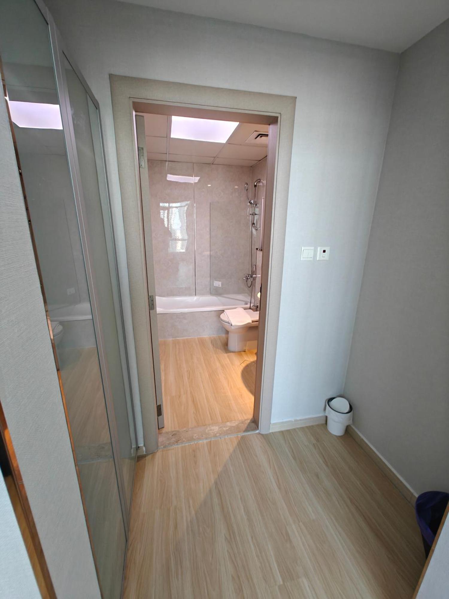 Апартаменти Marina View Spacious 2 Bhk