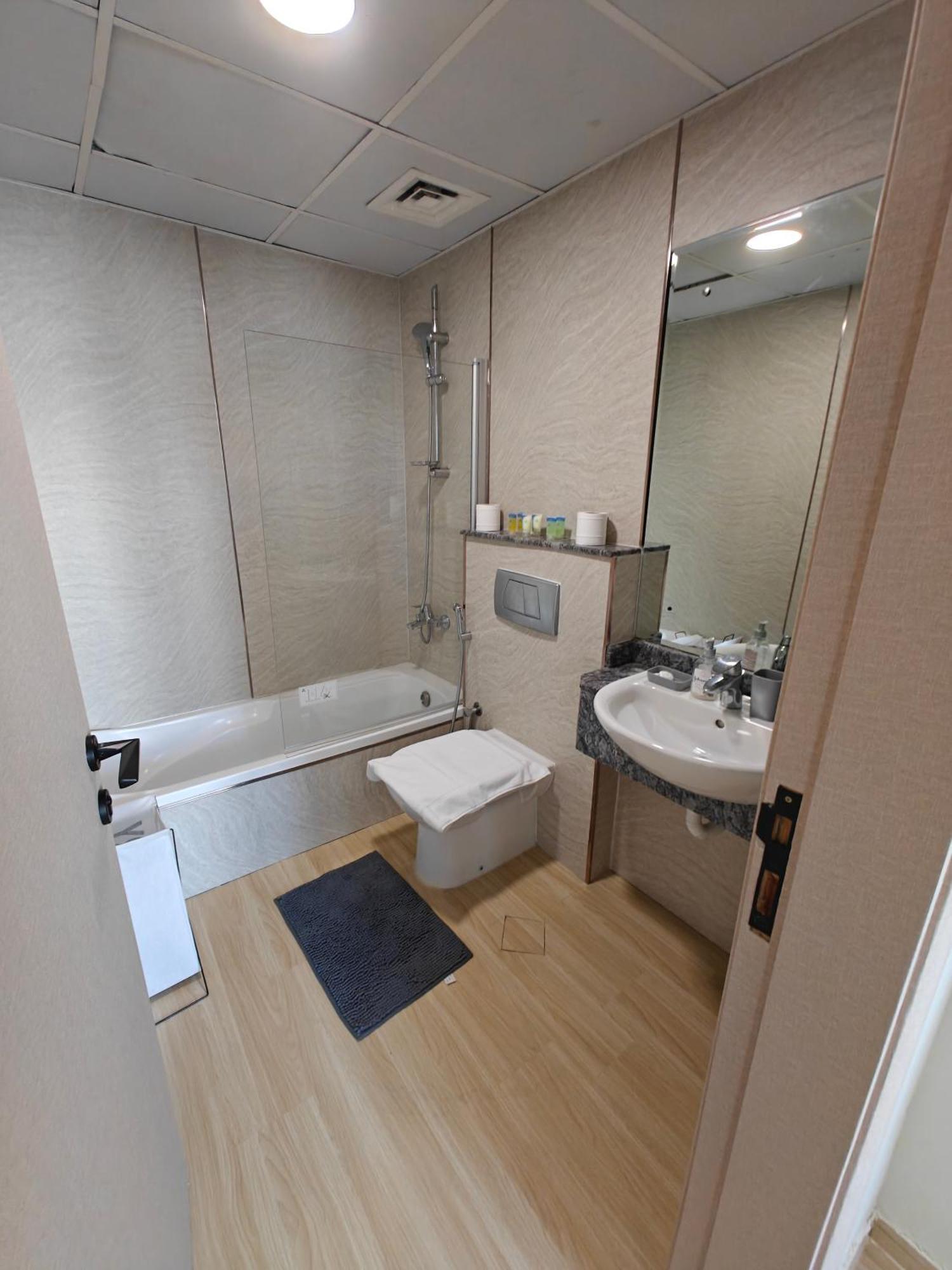 Marina View Spacious 2 Bhk * Дубай