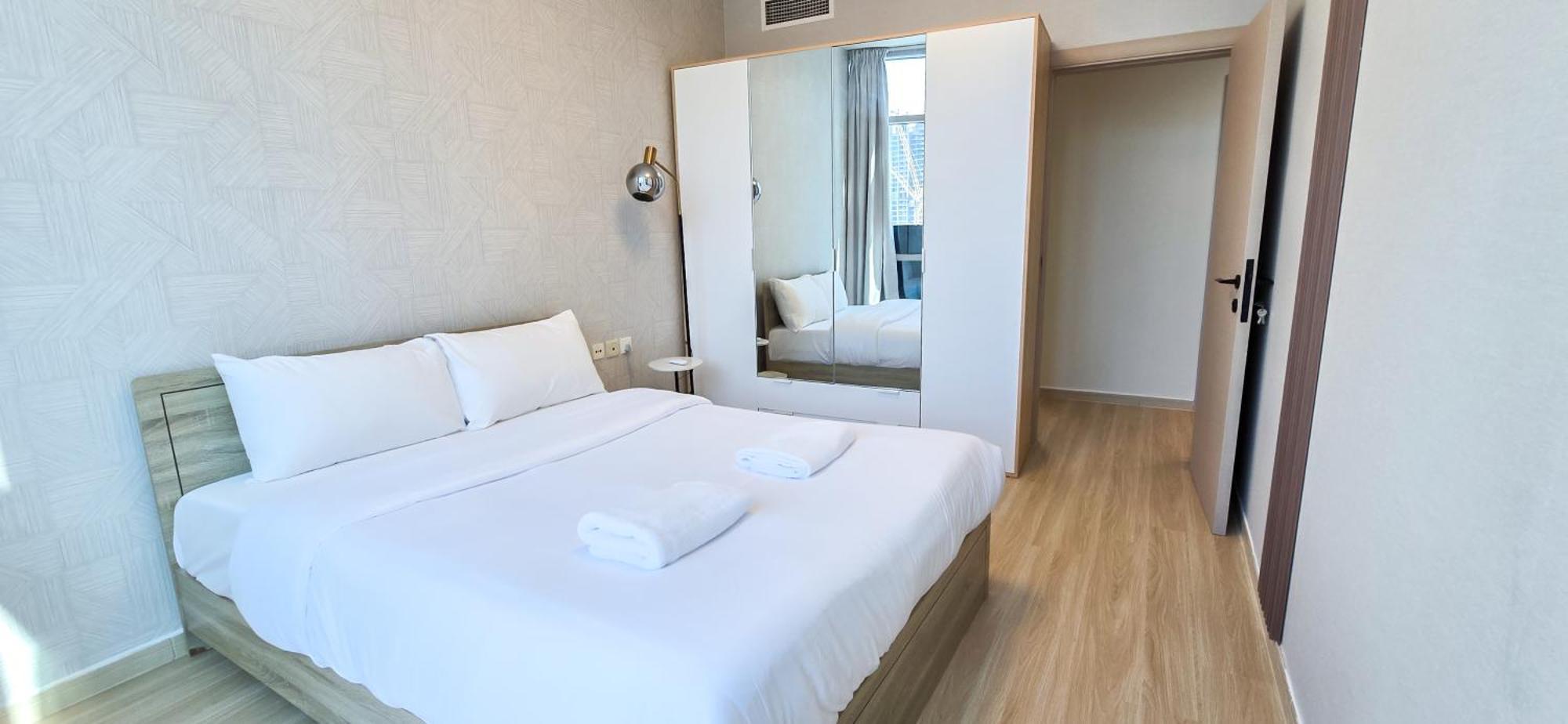 Marina View Spacious 2 Bhk Дубай